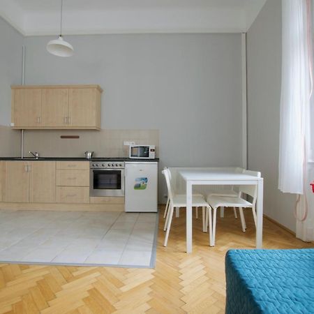 Budget Apartment By Hi5 - Palace Quarter 부다페스트 외부 사진